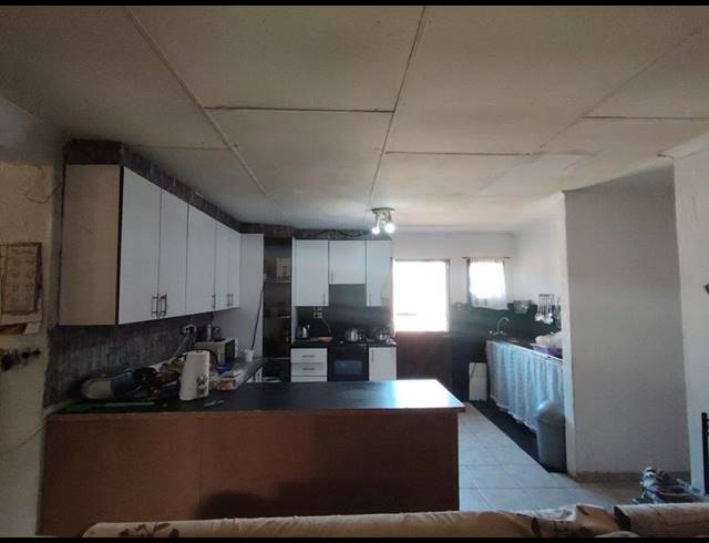 4 BEDROOM HOUSE FOR SALE IN LENASIA SOUTH